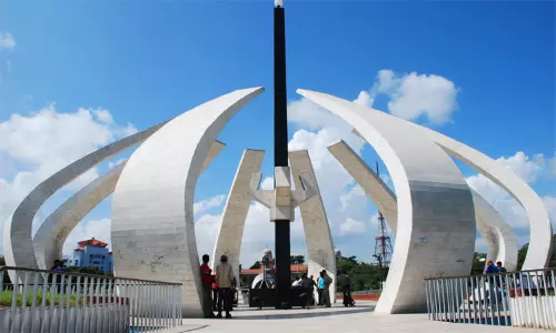 மெரினாவில்  தலைவர்கள் நினைவிடங்களை பார்வையிட இன்றும் நாளையும் மக்களுக்கு அனுமதியில்லை!