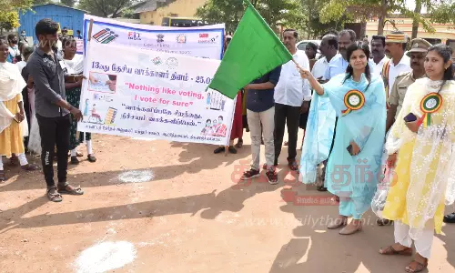 18 வயது நிரம்பியவர்கள் வாக்காளராக பதிவு செய்ய வேண்டும்