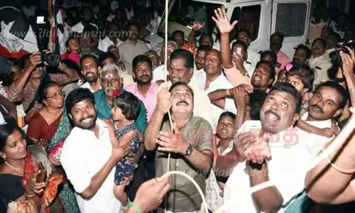 அ.ம.மு.க. கொடியேற்று விழா- பொதுச்செயலாளர் டி.டி.வி. தினகரன் பங்கேற்பு