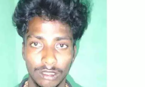 10 லிட்டர் சாராயம் பறிமுதல்; வாலிபர் கைது