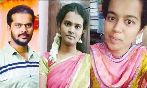 லாரிகளுக்கு இடையில் மொபட் சிக்கி: அண்ணன்- 2 தங்கைகள் உடல் நசுங்கி பலி