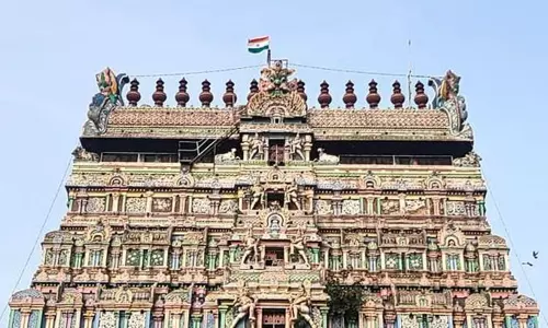 74 ஆவது குடியரசு தின விழா: சிதம்பரம் நடராஜர் கோவிலில் கோபுரத்தில் தேசியக் கொடி ஏற்றம்