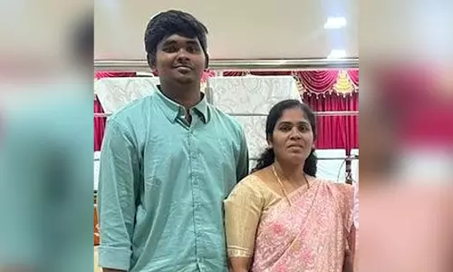 மர்ம நபர்களிடம் இருந்து தப்பினர்... அ.தி.மு.க. பெண் கவுன்சிலரை மகனுடன் கடத்திய கும்பலை பிடிக்க தனிப்படை மர்ம நபர்களிடம் இருந்து தப்பினர்... அ.தி.மு.க. பெண் கவுன்சிலரை மகனுடன் கடத்திய கும்பலை பிடிக்க தனிப்படை