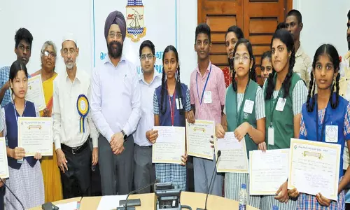 தேசிய வாக்காளர் தின விழிப்புணர்வு போட்டிகளில் வெற்றி பெற்றவர்களுக்கு பரிசு