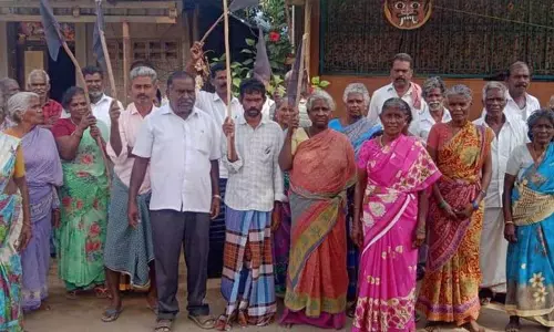 என்எல்சியை கண்டித்து கருப்பு கொடி ஏந்தி பொதுமக்கள் போராட்டம் சேத்தியாத்தோப்பு அருகே பரபரப்பு