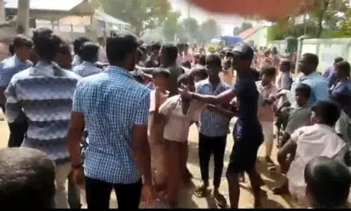 பள்ளி மாணவர்களிடையே திடீர் மோதல்