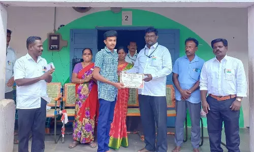 போட்டிகளில் வெற்றி பெற்ற மாணவர்களுக்கு பரிசு போட்டிகளில் வெற்றி பெற்ற மாணவர்களுக்கு பரிசு