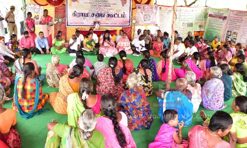 பெண் கல்விக்கு அனைவரும் முக்கியத்துவம் அளிக்க வேண்டும்