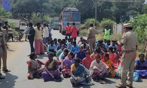பொதுமக்கள் சாலை மறியல் பொதுமக்கள் சாலை மறியல்