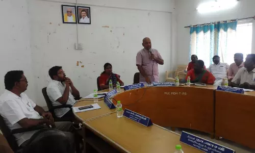 மின் கட்டணம் செலுத்துவது குறித்து பல்லடம் ஊராட்சி ஒன்றிய குழு கூட்டத்தில் கவுன்சிலர் கேள்வி