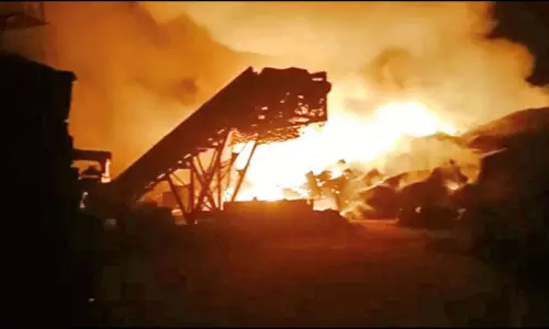 தனியார் தொழிற்சாலையில் குப்பை கழிவுகளில் தீ விபத்து: 20 மணி நேரம் போராடி அணைத்தனர்