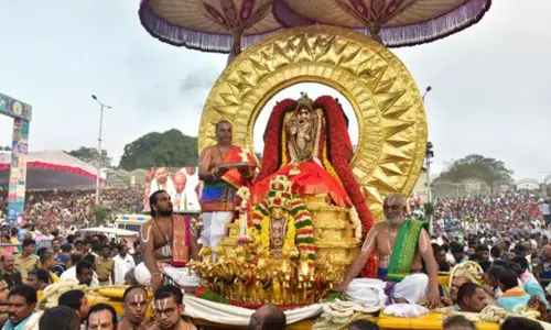 திருப்பதியில் இன்று ரதசப்தமி: ஒரே நாளில் 7 வாகனங்களில் ஏழுமலையான் வீதி உலா...! திருப்பதியில் இன்று ரதசப்தமி: ஒரே நாளில் 7 வாகனங்களில் ஏழுமலையான் வீதி உலா...!