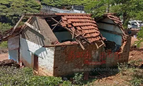 ரேஷன் கடையை உடைத்த காட்டுயானைகள்