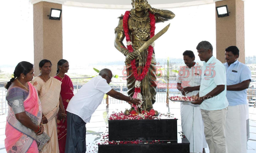 ஜேடர்பாளையம் படுகை அணை பகுதியில்அல்லாள இளைய நாயகர் சிலைக்கு மரியாதை செலுத்தும் நிகழ்ச்சிவாரிசுகள் மரியாதை செலுத்த மறுக்கப்பட்டதால் பரபரப்பு