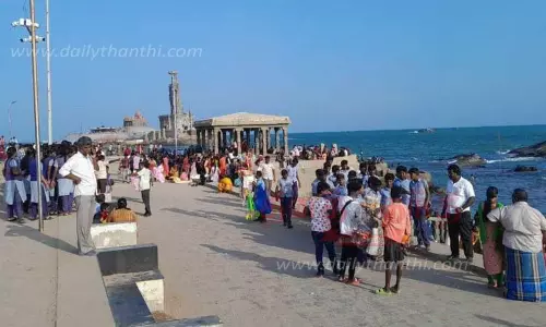 கன்னியாகுமரியில் சுற்றுலா பயணிகள் கூட்டம்