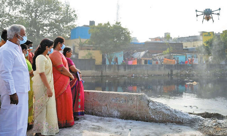 சென்னை மாநகராட்சியில் டிரோன் எந்திரம் மூலம் கொசு ஒழிப்பு பணிகள் - அமைச்சர் சேகர்பாபு ஆய்வு