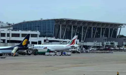 கடுமையான குளிர் எதிரொலி: பயணிகள் வரத்து குறைவால் 6 விமான சேவைகள் ரத்து