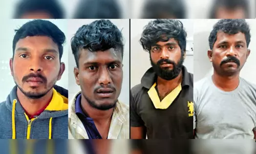கும்மிடிப்பூண்டி அருகே அ.தி.மு.க பெண் கவுன்சிலர் மகனுடன் கடத்தப்பட்ட வழக்கில் 4 பேர் கைது கும்மிடிப்பூண்டி அருகே அ.தி.மு.க பெண் கவுன்சிலர் மகனுடன் கடத்தப்பட்ட வழக்கில் 4 பேர் கைது