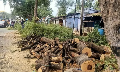 தேனியில், நெடுஞ்சாலைத்துறை நெருக்கடி எதிரொலி:வீடுகளை காலி செய்து வெளியேறிய மக்கள்:மாற்றுஇடம் கிடைக்காததால் உறவினர் வீடுகளில் தஞ்சம்