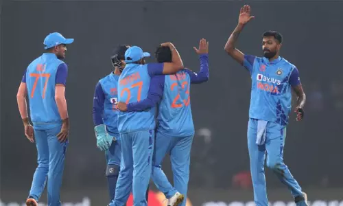 2வது டி20: இந்தியாவின் வெற்றிக்கு 100 ரன்கள் இலக்கு நிர்ணயித்தது நியூசிலாந்து 2வது டி20: இந்தியாவின் வெற்றிக்கு 100 ரன்கள் இலக்கு நிர்ணயித்தது நியூசிலாந்து
