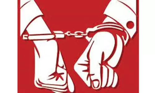 மனைவியை தாக்கிய தொழிலாளி கைது மனைவியை தாக்கிய தொழிலாளி கைது