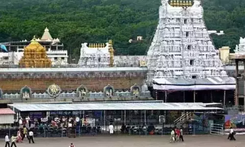 திருப்பதி ஏழுமலையான் கோவிலில் தங்க தகடுகள் பொருத்தும் பணி தள்ளிவைப்பு...!