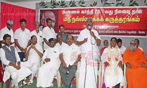 மதத்தை கடந்து மனிதநேயத்தோடு ஒன்றுபட்டு வாழ வேண்டும்