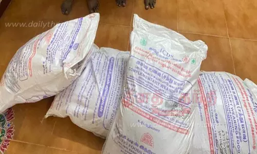 அங்கன்வாடி மையங்களில் குழந்தைகளுக்கு வழங்கப்படும் சத்து மாவை கடத்தியதாக 2 பேரிடம் விசாரணை