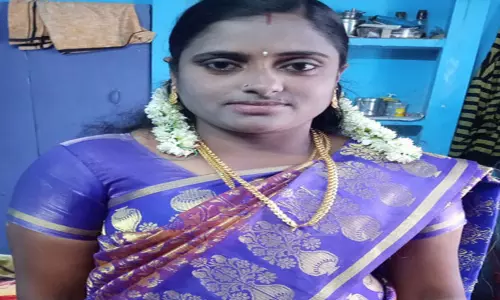 வால்பாறை அருகே பரிதாபம்: ஆற்றில் மூழ்கி தாய்-மகன் பலி