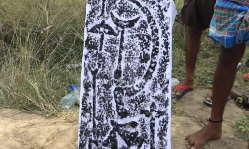 10-ம் நூற்றாண்டு வணிகக்குழு கல்வெட்டு கண்டெடுப்பு