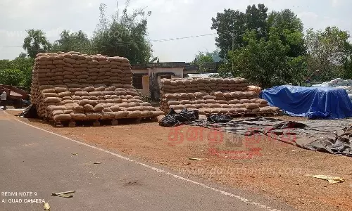 பழையனூரில், அரசு நெல் கொள்முதல் நிலைய கட்டிடம் கட்டப்படுமா? பழையனூரில், அரசு நெல் கொள்முதல் நிலைய கட்டிடம் கட்டப்படுமா?