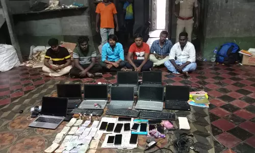 லாட்டரி சீட்டுகள் விற்ற 6 வாலிபர்கள் கைது லாட்டரி சீட்டுகள் விற்ற 6 வாலிபர்கள் கைது