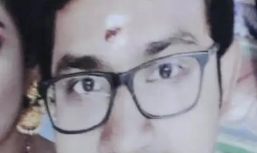 ஈரோட்டில் பயங்கரம் அண்ணன்-தம்பி கத்தியால் குத்தி கொலை; உறவினருக்கு வலைவீச்சு