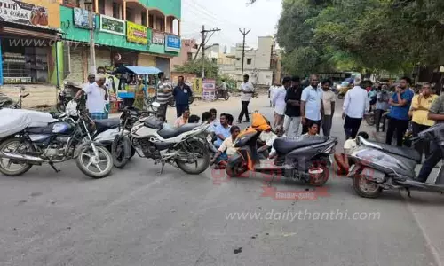 திருவண்ணாமலையில் வியாபாரிகள் சாலை மறியல் திருவண்ணாமலையில் வியாபாரிகள் சாலை மறியல்