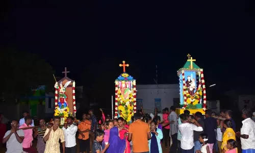 புனித அந்தோணியார் ஆலய தேரோட்டம் புனித அந்தோணியார் ஆலய தேரோட்டம்