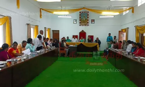 ஊட்டியில் 10 ஆண்டுகளுக்கு மேல் பணிபுாியும்நகராட்சி ஊழியர்களை இடமாற்றம் செய்ய வேண்டும்-கூட்டத்தில் கவுன்சிலர்கள் வலியுறுத்தல் ஊட்டியில் 10 ஆண்டுகளுக்கு மேல் பணிபுாியும்நகராட்சி ஊழியர்களை இடமாற்றம் செய்ய வேண்டும்-கூட்டத்தில் கவுன்சிலர்கள் வலியுறுத்தல்