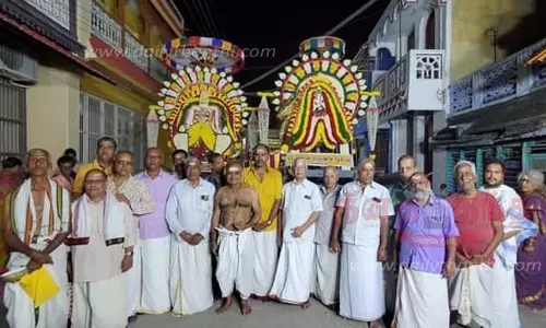 அம்பாள் சப்பரத்தில் வீதி உலா அம்பாள் சப்பரத்தில் வீதி உலா