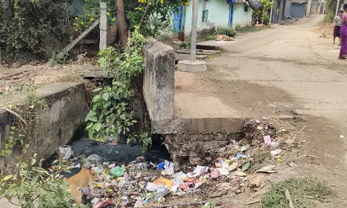 அடிப்படை வசதிக்காக ஏங்கும் மக்கள் அடிப்படை வசதிக்காக ஏங்கும் மக்கள்