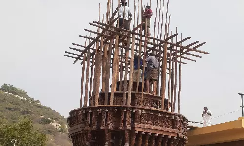 தைப்பூச தேேராட்டத்தையொட்டிதேர் அலங்கரிக்கும் பணி தீவிரம் தைப்பூச தேேராட்டத்தையொட்டிதேர் அலங்கரிக்கும் பணி தீவிரம்