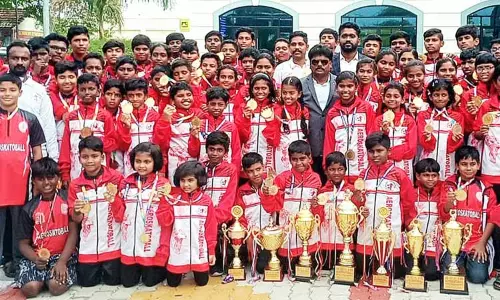 ஒட்டுமொத்த சாம்பியன் பட்டம் வென்ற தமிழக அணிக்கு வரவேற்பு ஒட்டுமொத்த சாம்பியன் பட்டம் வென்ற தமிழக அணிக்கு வரவேற்பு