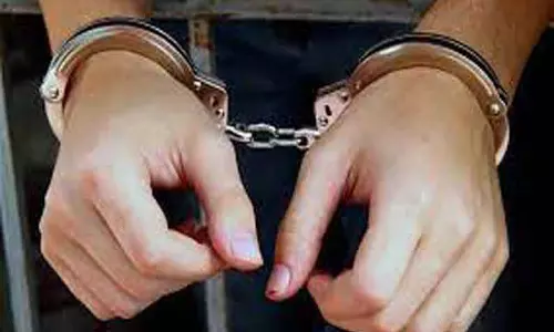 திருட்டு வழக்கில் 2 பேர் கைது திருட்டு வழக்கில் 2 பேர் கைது
