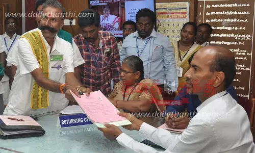233-வது முறையாக வேட்பு மனு தாக்கல் செய்த தேர்தல் மன்னன் பத்மராஜன் 233-வது முறையாக வேட்பு மனு தாக்கல் செய்த தேர்தல் மன்னன் பத்மராஜன்