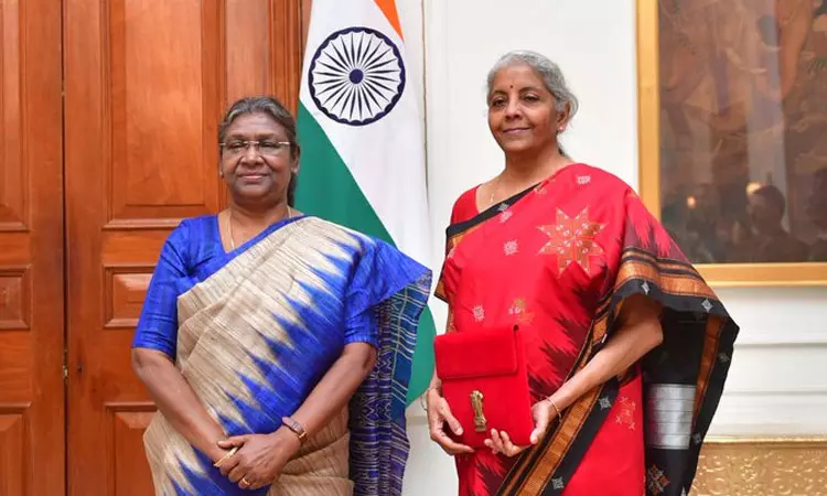 ஜனாதிபதியிடம் மத்திய  பட்ஜெட்டுக்கு ஒப்புதல் பெறுகிறார்  நிர்மலா சீதாராமன்...!