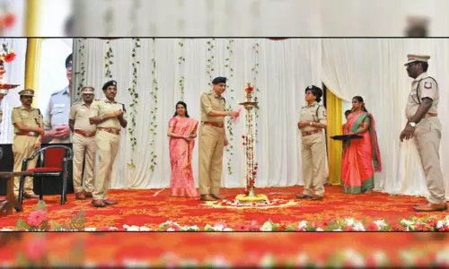 பெண் போலீசாருக்கு தங்கும் விடுதி கட்ட முதல்-அமைச்சரிடம் கோரிக்கை வைக்கப்படும் - போலீஸ் கமிஷனர் சங்கர்ஜிவால் தகவல் பெண் போலீசாருக்கு தங்கும் விடுதி கட்ட முதல்-அமைச்சரிடம் கோரிக்கை வைக்கப்படும் - போலீஸ் கமிஷனர் சங்கர்ஜிவால் தகவல்
