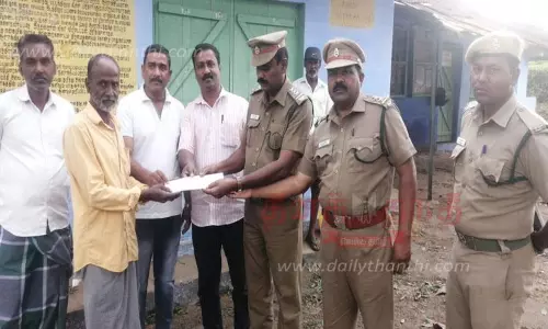 புலி தாக்கி பசுமாடு பலி:வனத்துறை சார்பில் உரிமையாளருக்கு இழப்பீடு