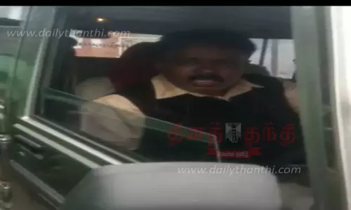 குன்னூரில் மதுபோதையில் நடுரோட்டில் வாகனத்தை நிறுத்திய  நகராட்சி டிரைவர் பணியிடை நீக்கம்