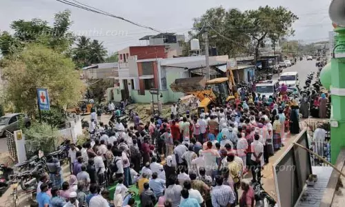 ஆனைமலையில் சாலை மறியல் போராட்டம்