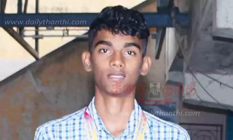 குத்துச்சண்டை போட்டியில் மாணவருக்கு தங்கப்பதக்கம்