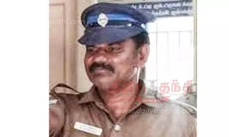 கூலிப்படையை ஏவிய போலீஸ் ஏட்டு: மதுரையில், நகைக்கடை அதிபர் கொலையில் மேலும் 2 பேர் கைது - தப்பி ஓடியபோது தவறி விழுந்ததால் ஆஸ்பத்திரியில் அனுமதி கூலிப்படையை ஏவிய போலீஸ் ஏட்டு: மதுரையில், நகைக்கடை அதிபர் கொலையில் மேலும் 2 பேர் கைது - தப்பி ஓடியபோது தவறி விழுந்ததால் ஆஸ்பத்திரியில் அனுமதி