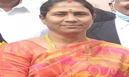 அ.தி.மு.க. ஆதரவு பெண் வேட்பாளர் 2 ஓட்டு வித்தியாசத்தில் வெற்றி